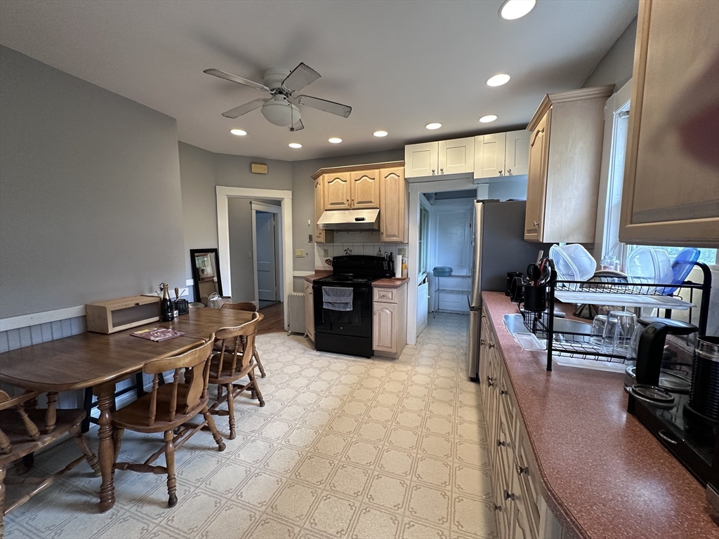 3 bed, 2 bath apartment for rent at 39 Park St Unit 2, Quincy — photo 2 of 12