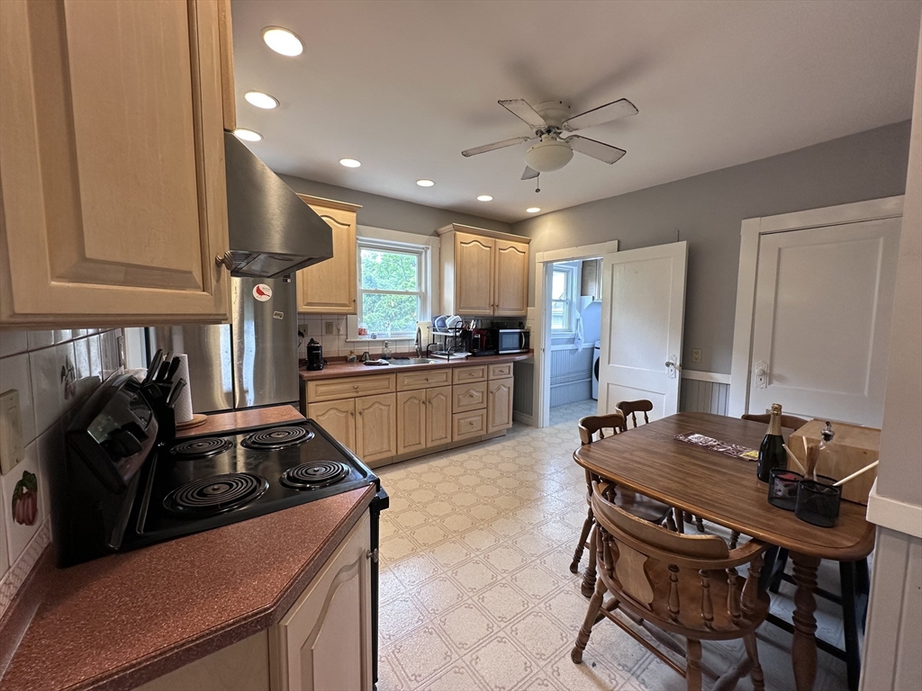 3 bed, 2 bath apartment for rent at 39 Park St Unit 2, Quincy — photo 1 of 12
