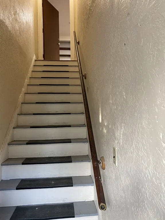 4 bed, 2 bath apartment for rent at 39 Pasadena Rd Unit 2, Dorchester — photo 2 of 29