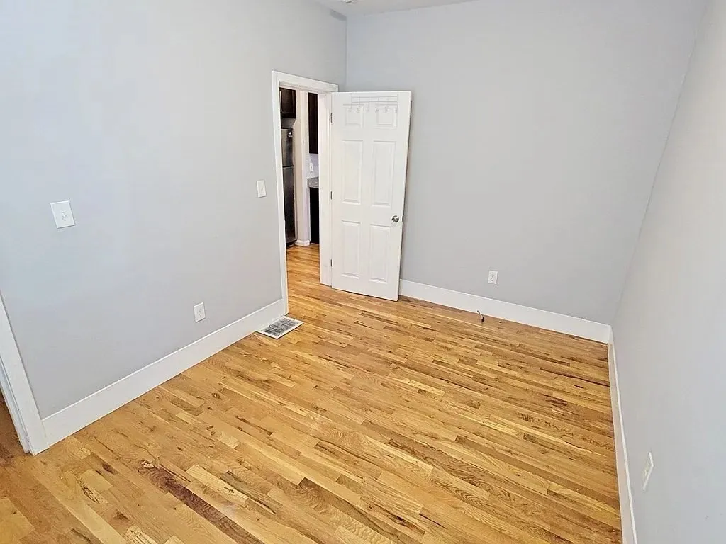3 bed, 1 bath apartment for rent at 39 Pinckney St Unit 1, East Somerville — photo 4 of 9