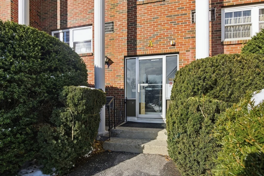 2 bed, 1 bath apartment for rent at 39 Pleasant St Unit 7, Northborough — photo 3 of 22