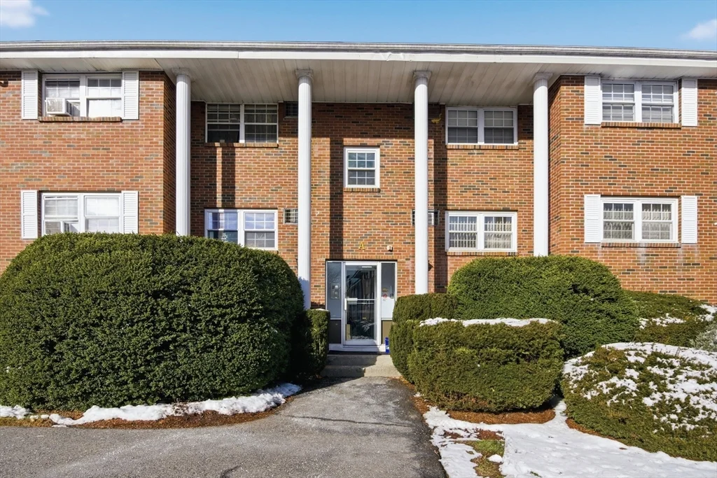 2 bed, 1 bath apartment for rent at 39 Pleasant St Unit 7, Northborough — photo 1 of 22