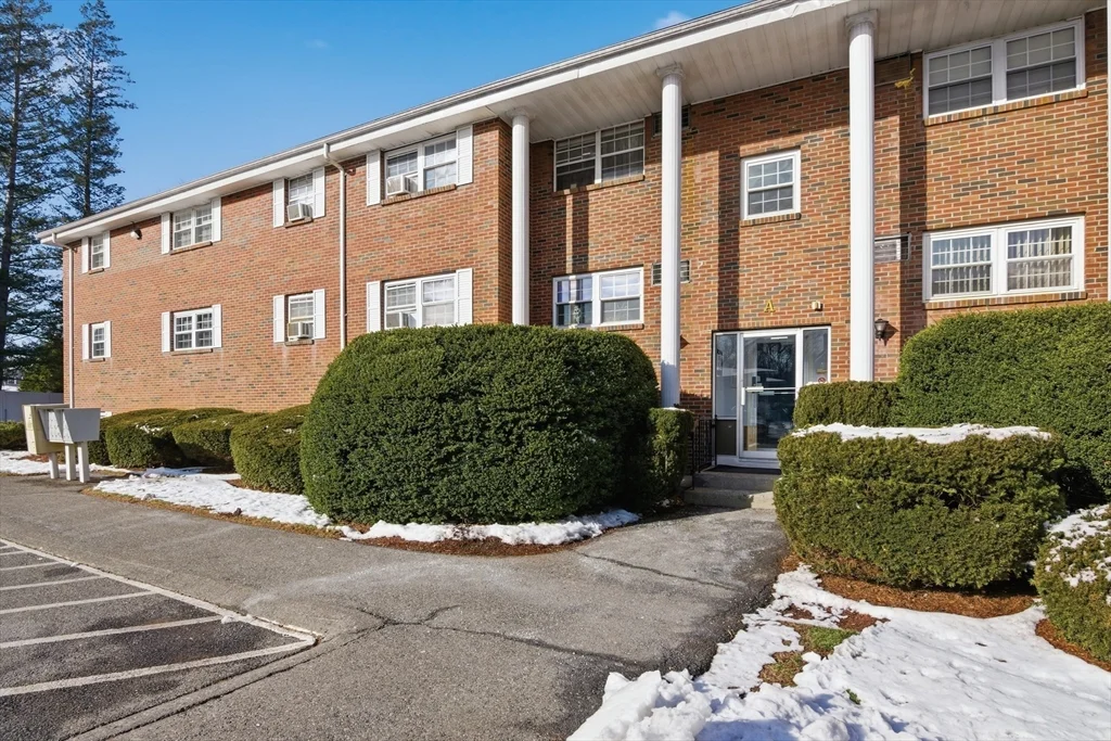 2 bed, 1 bath apartment for rent at 39 Pleasant St Unit 7, Northborough — photo 2 of 22
