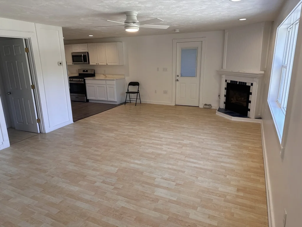 1 bed, 1 bath apartment for rent at 39 Raymond Unit R, Franklin — photo 7 of 17