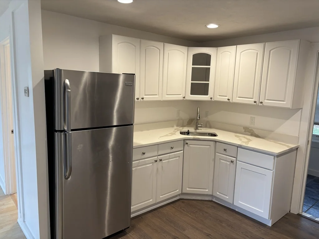 1 bed, 1 bath apartment for rent at 39 Raymond Unit R, Franklin — photo 3 of 17