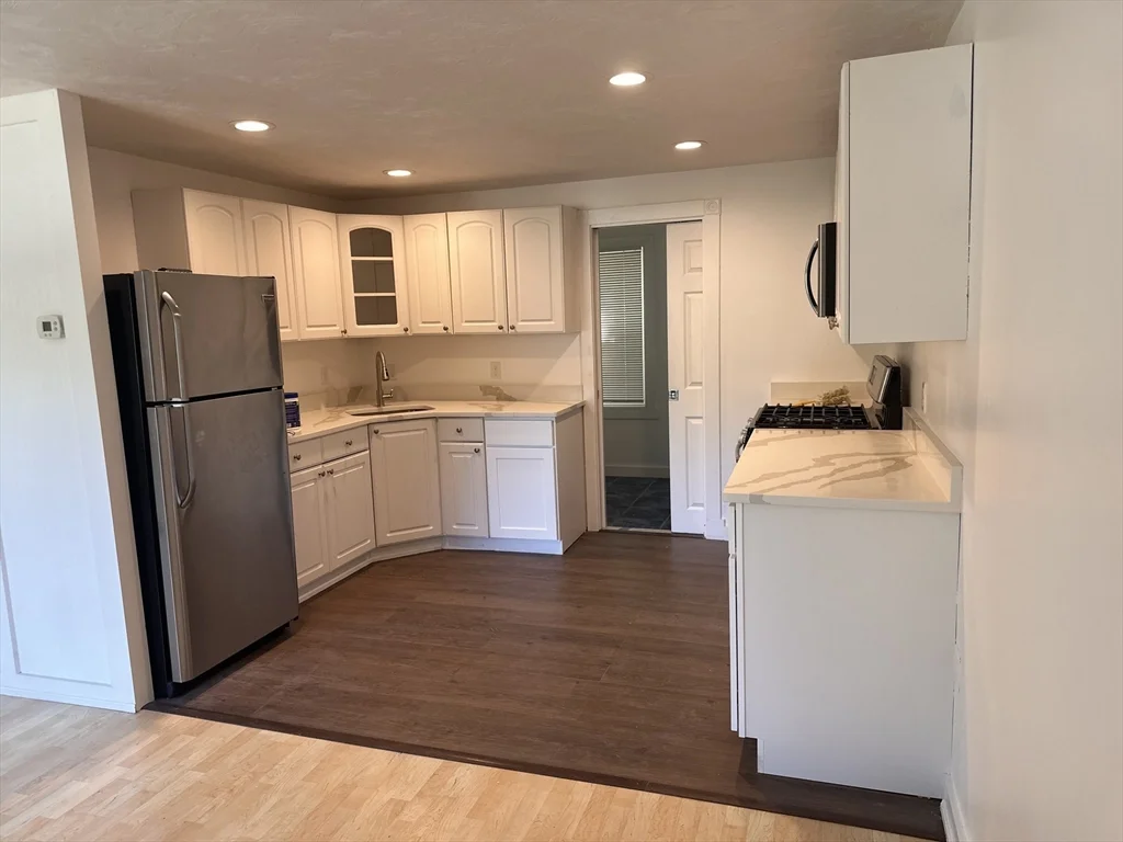 1 bed, 1 bath apartment for rent at 39 Raymond Unit R, Franklin — photo 1 of 17