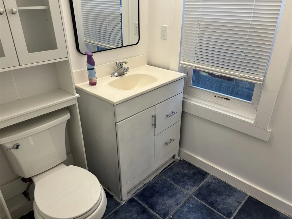 1 bed, 1 bath apartment for rent at 39 Raymond Unit R, Franklin — photo 10 of 17