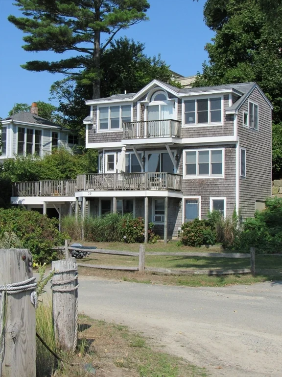 2 bed, 2 bath apartment for rent at 39 River Rd Unit -, Little Neck — photo 1 of 20