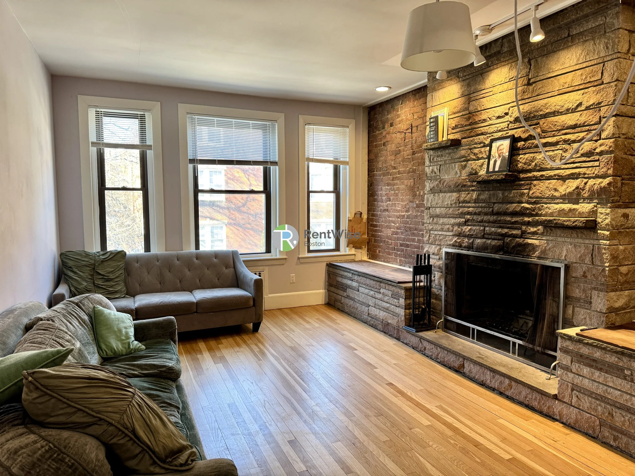 4 bed, 2 bath apartment for rent at 39 Saint Paul St Unit 2, Coolidge Corner — photo 1 of 22