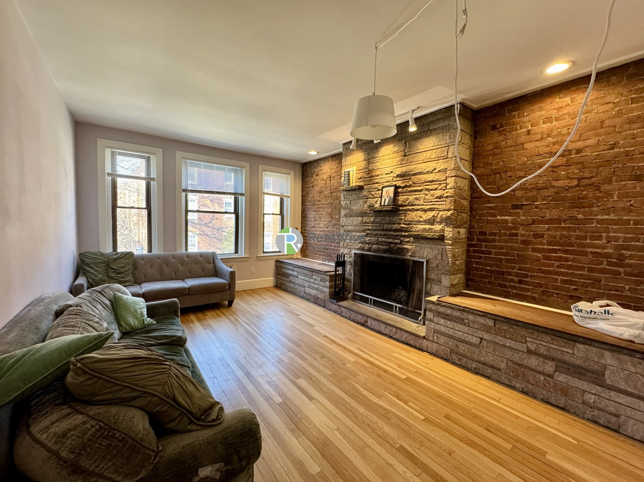 4 bed, 2 bath apartment for rent at 39 Saint Paul St Unit 2, Coolidge Corner — photo 2 of 22