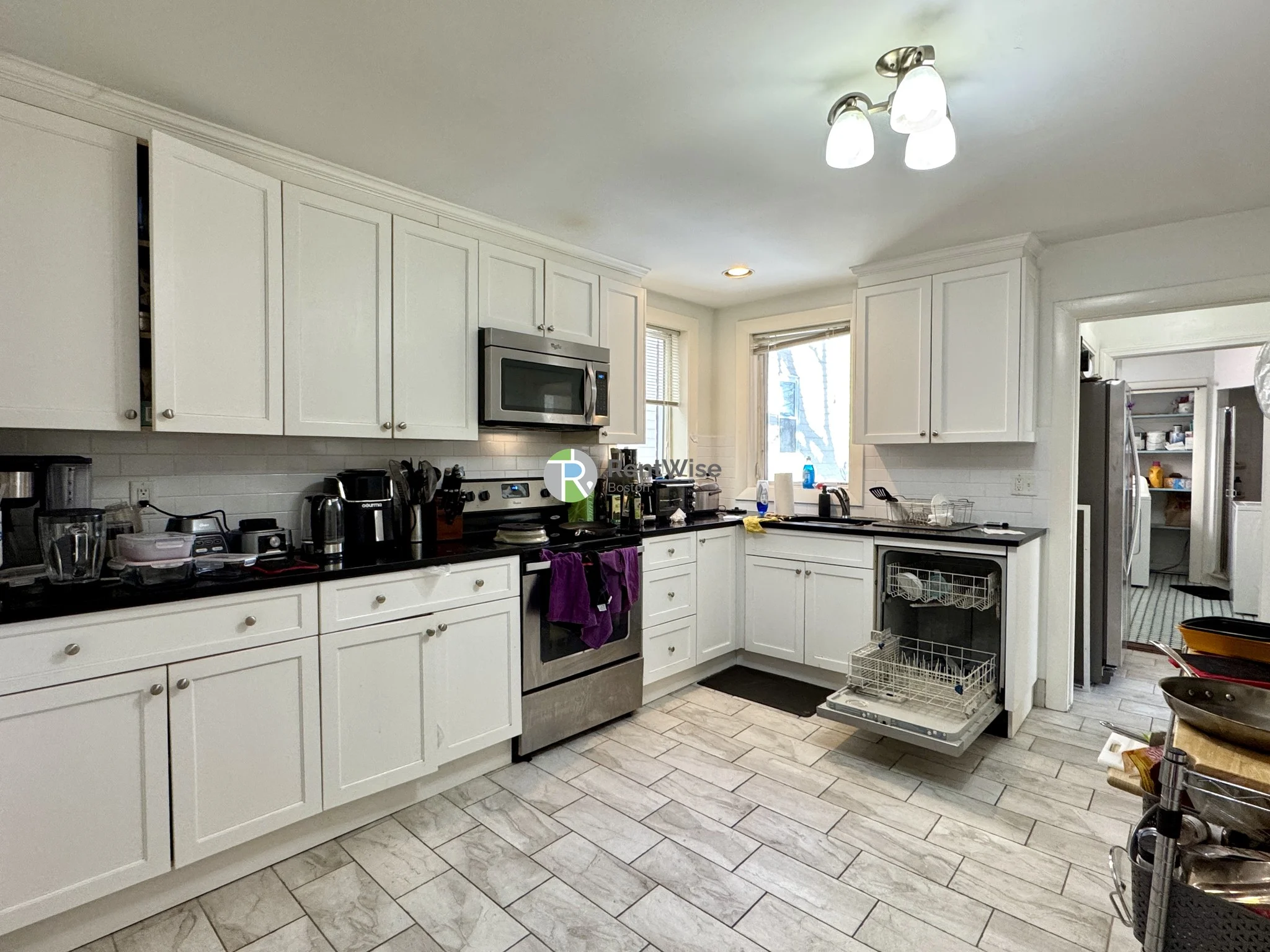 4 bed, 2 bath apartment for rent at 39 Saint Paul St Unit 2, Coolidge Corner — photo 4 of 22