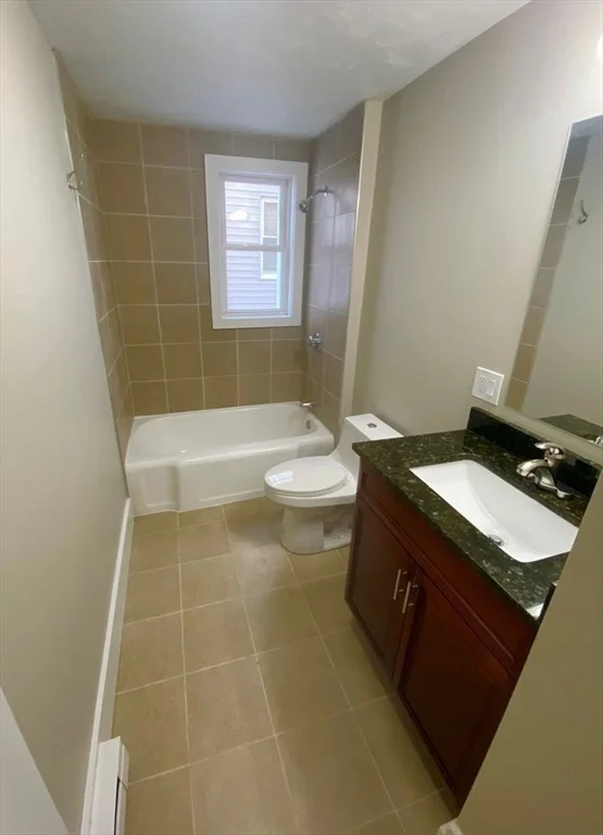 3 bed, 1 bath apartment for rent at 39 Salem St Unit 1, Salem — photo 3 of 6