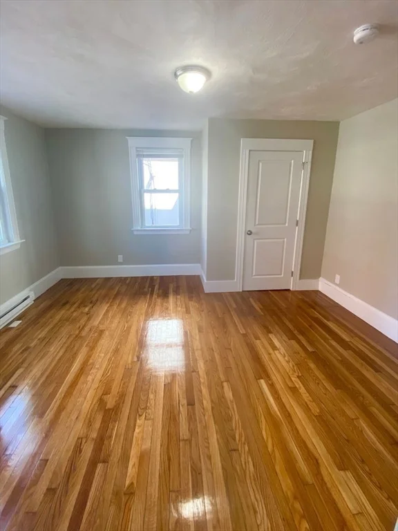 3 bed, 1 bath apartment for rent at 39 Salem St Unit 1, Salem — photo 5 of 6
