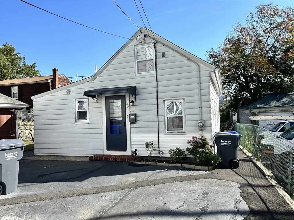1 bed, 1 bath apartment for rent at 39 School St Unit 1, Milford — photo 1 of 10