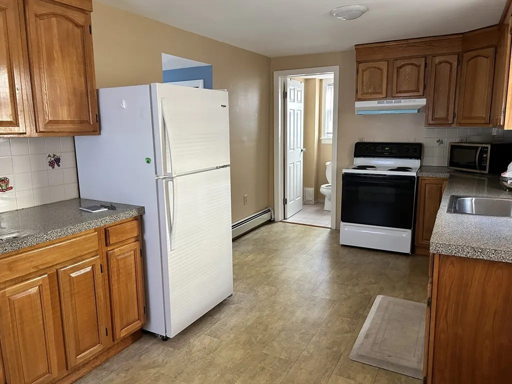 1 bed, 1 bath apartment for rent at 39 School St Unit 1, Milford — photo 5 of 10