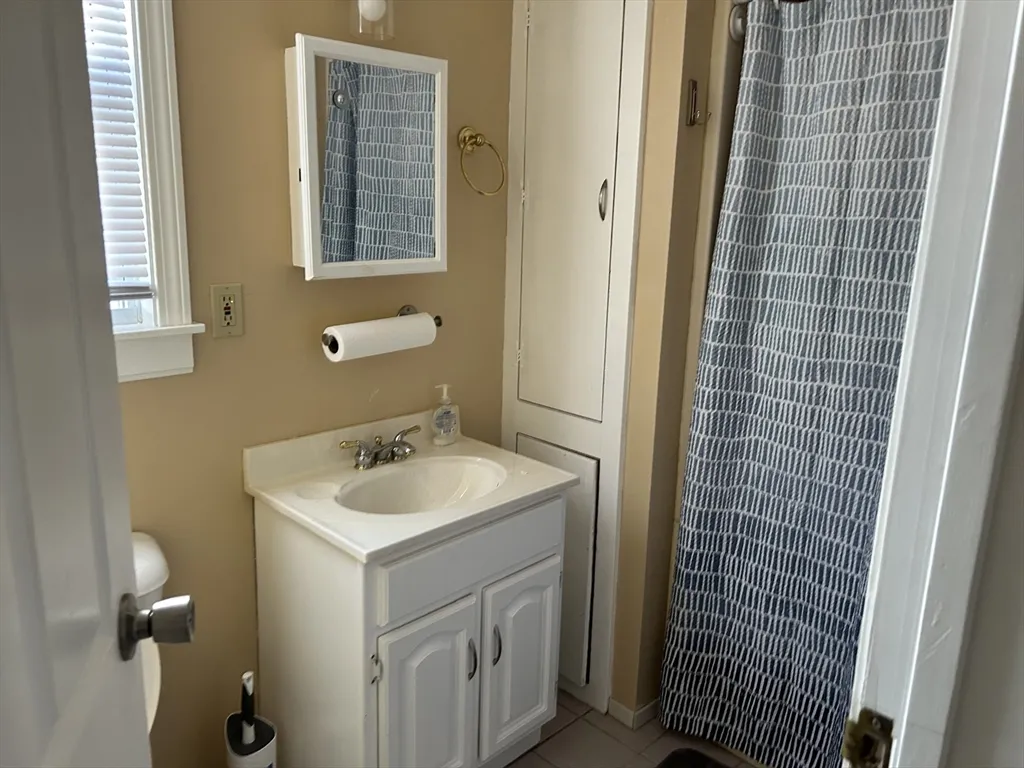 1 bed, 1 bath apartment for rent at 39 School St Unit 1, Milford — photo 7 of 10