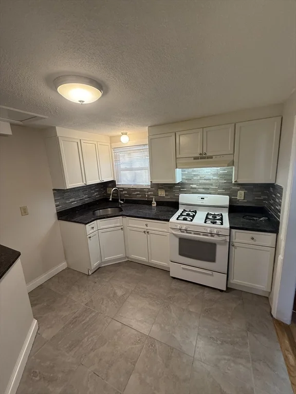 3 bed, 1 bath apartment for rent at 39 Silvia Ct Unit 39, Hyde Park — photo 13 of 20