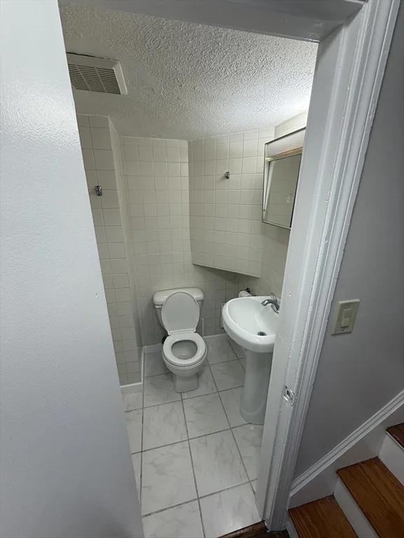 3 bed, 1 bath apartment for rent at 39 Silvia Ct Unit 39, Hyde Park — photo 16 of 20