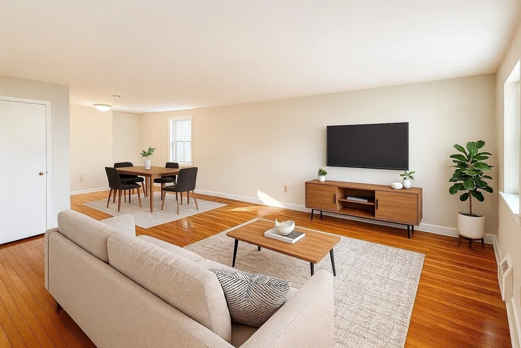 3 bed, 1 bath apartment for rent at 39 Silvia Ct Unit 39, Hyde Park — photo 1 of 20