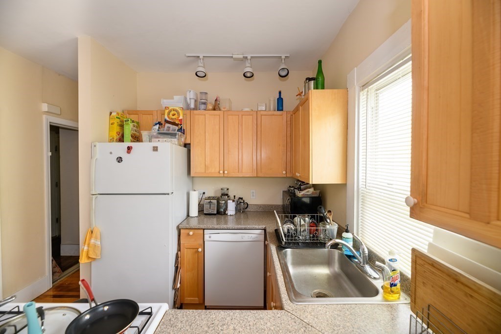 2 bed, 1 bath apartment for rent at 39 Skehan Unit 3, Ward Two — photo 3 of 8