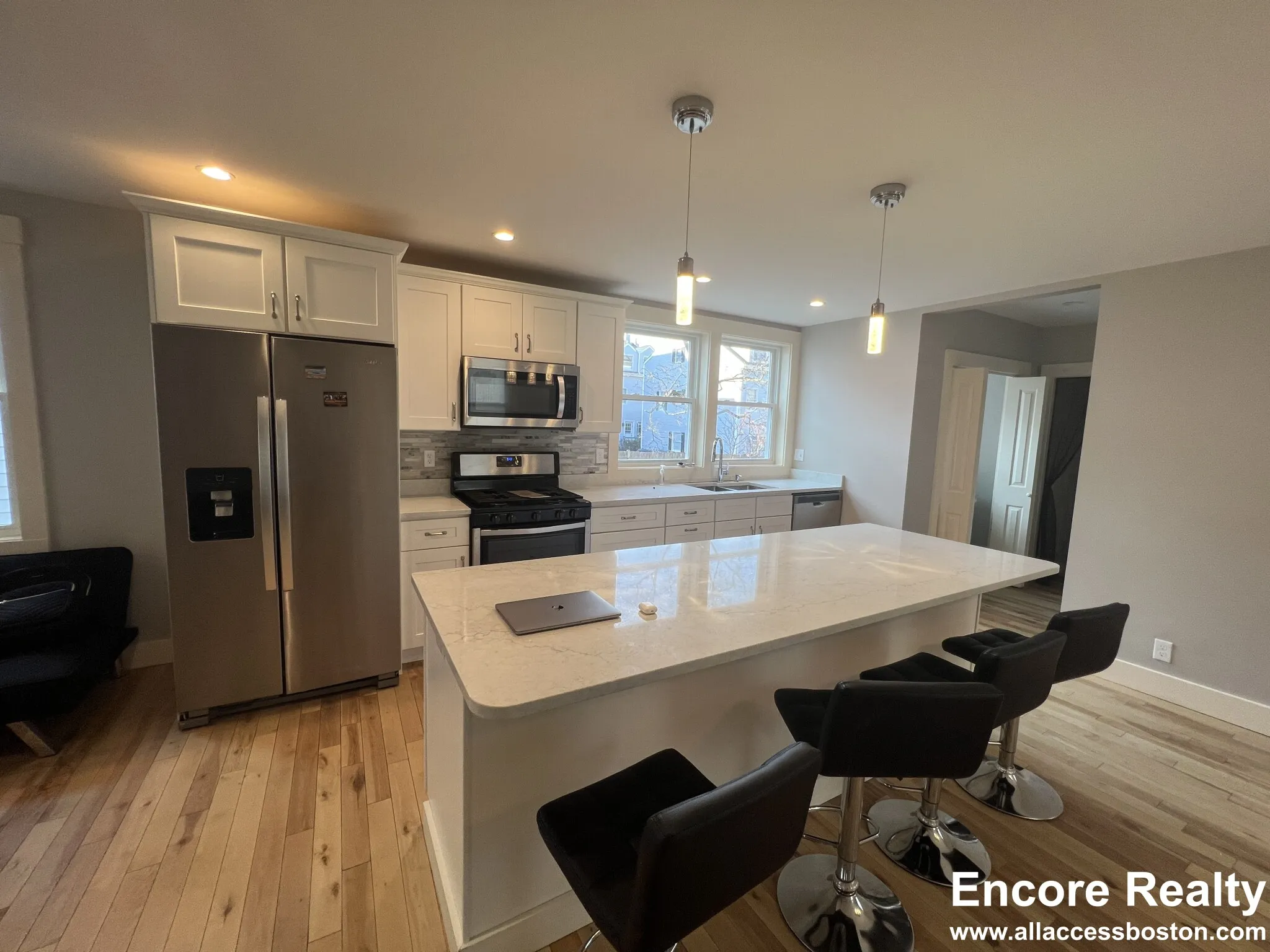 4 bed, 2.5 bath apartment for rent at 39 Snow St Unit 1, Brighton — photo 3 of 26