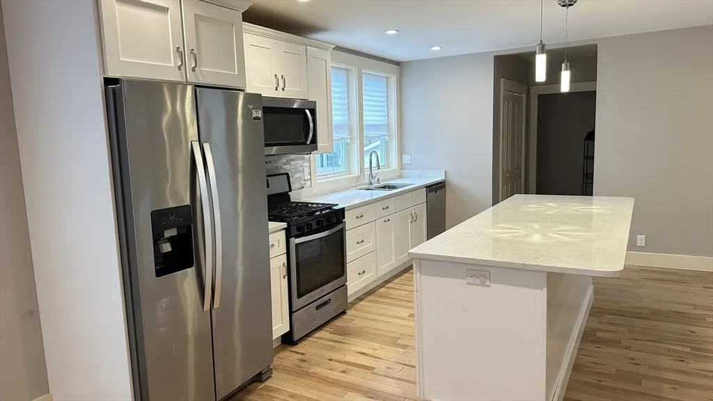 3 bed, 2.5 bath apartment for rent at 39 Snow St Unit Single, Brighton — photo 3 of 28