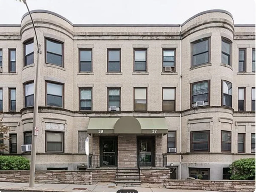 3 bed, 2 bath apartment for rent at 39 St Paul St Unit 3, Brookline