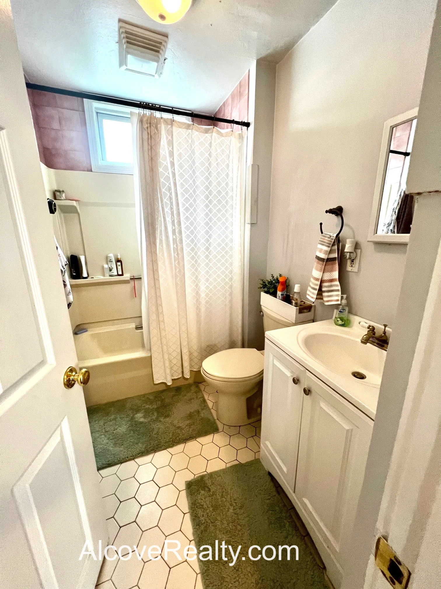 2 bed, 1 bath apartment for rent at 39 Sterling St Unit 1, West Somerville — photo 14 of 15