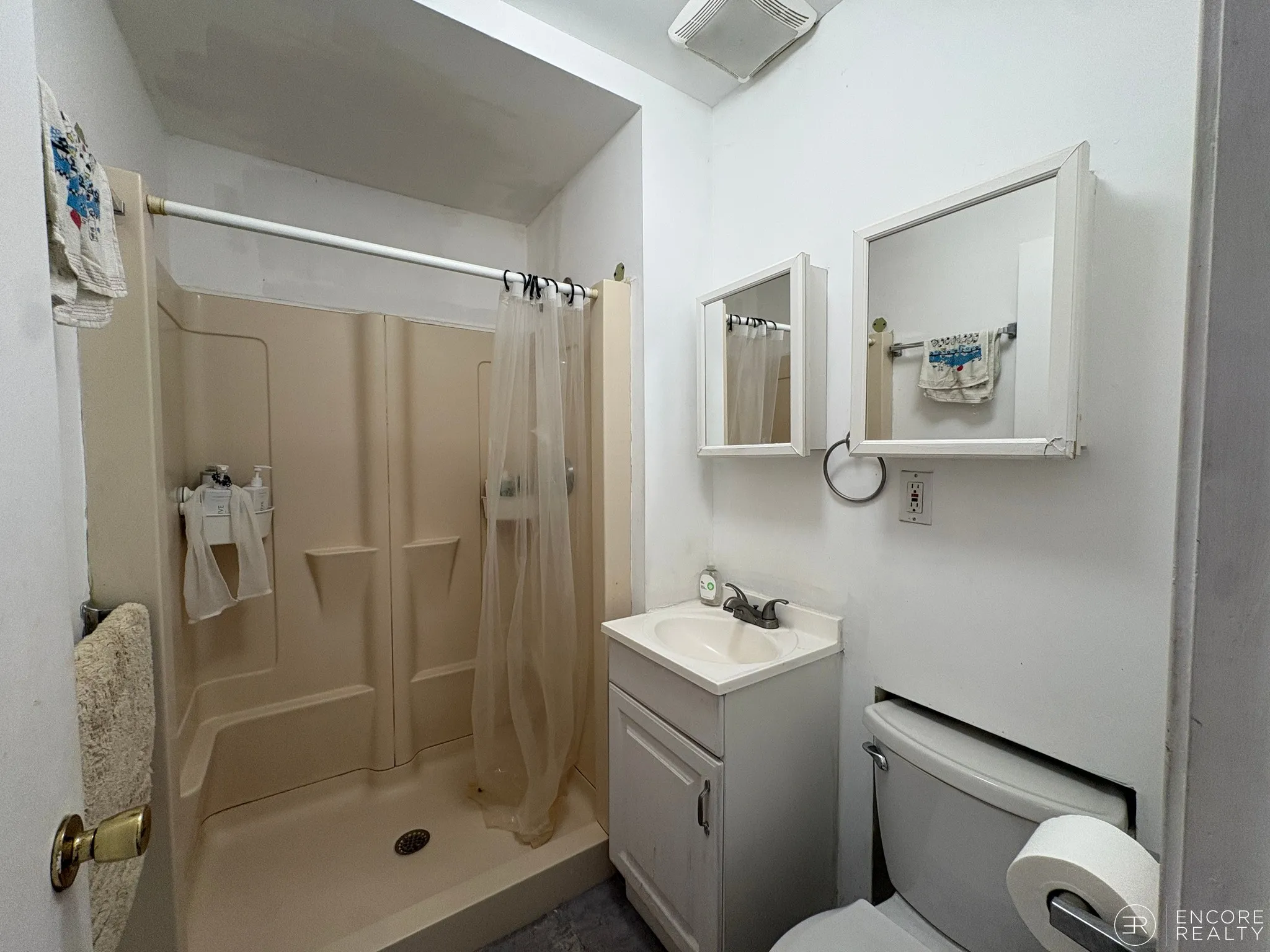 4 bed, 3 bath apartment for rent at 39 Strathmore Rd Unit 2, Brighton — photo 3 of 12