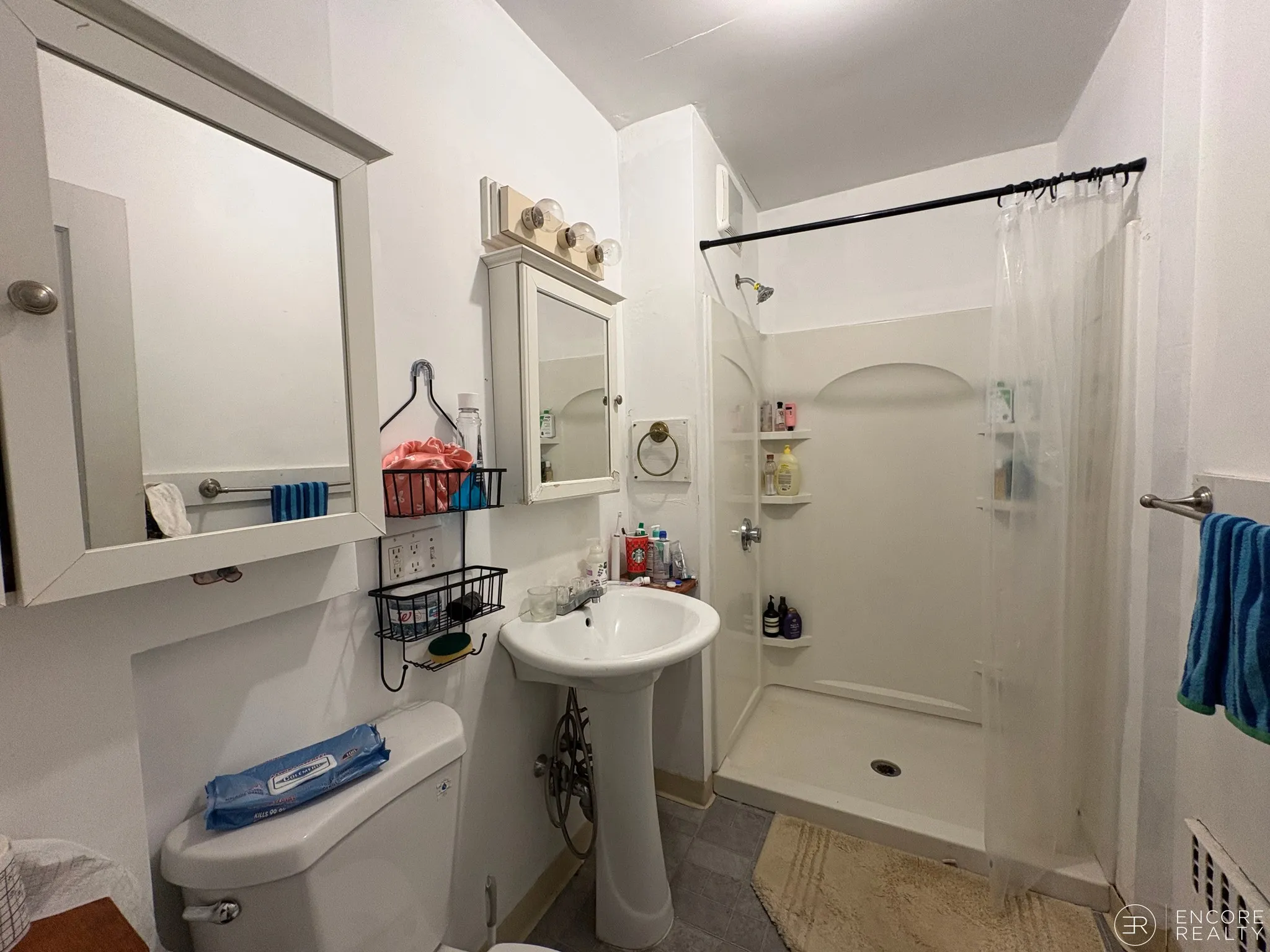 4 bed, 3 bath apartment for rent at 39 Strathmore Rd Unit 2, Brighton — photo 7 of 12