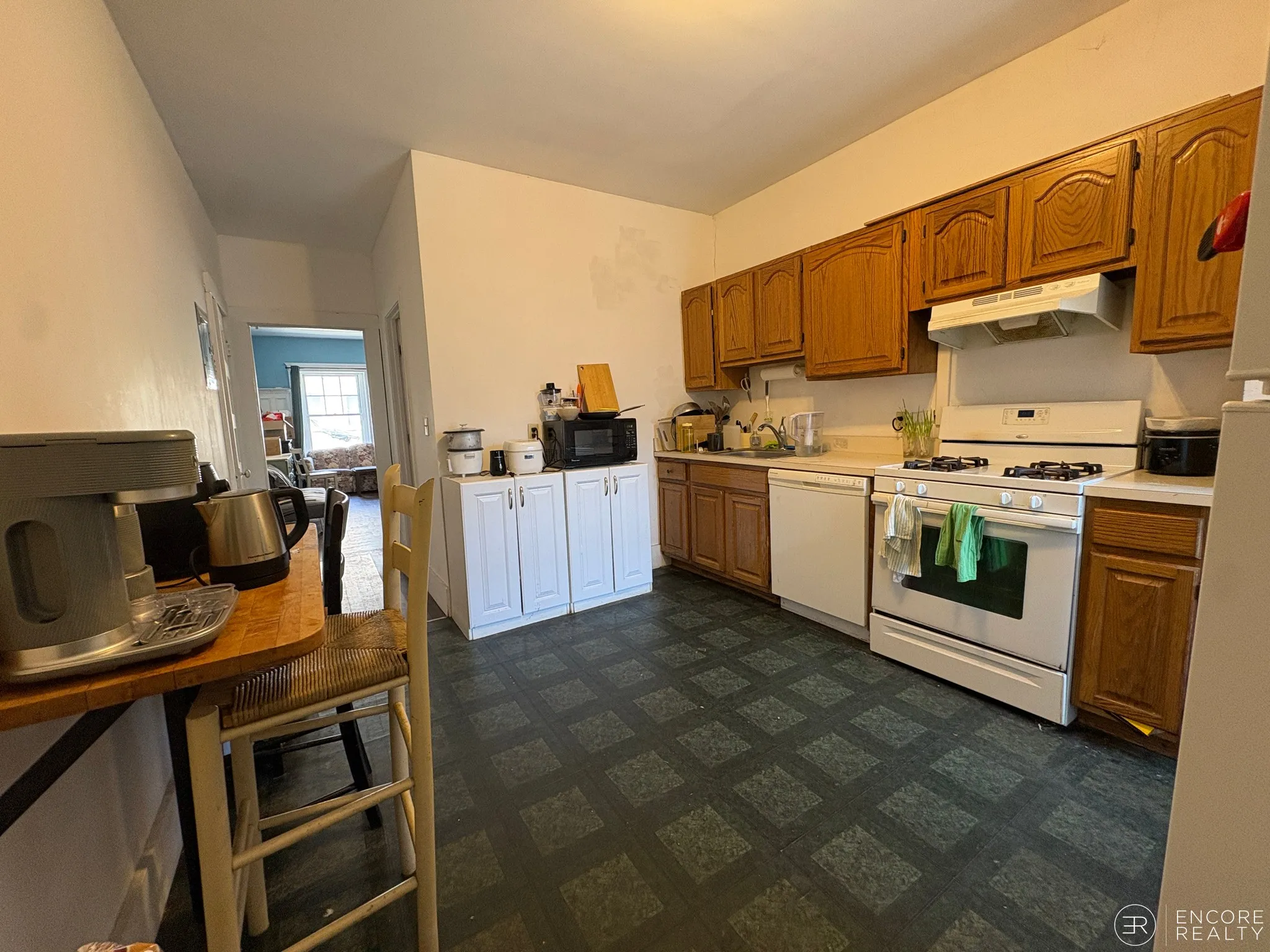 4 bed, 3 bath apartment for rent at 39 Strathmore Rd Unit 2, Brighton — photo 2 of 12
