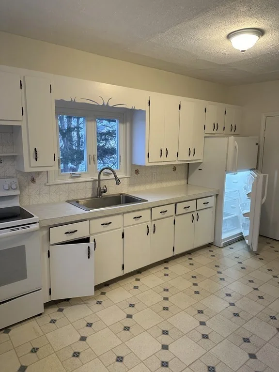 2 bed, 1 bath apartment for rent at 39 Thorndike St Unit 2, Beverly