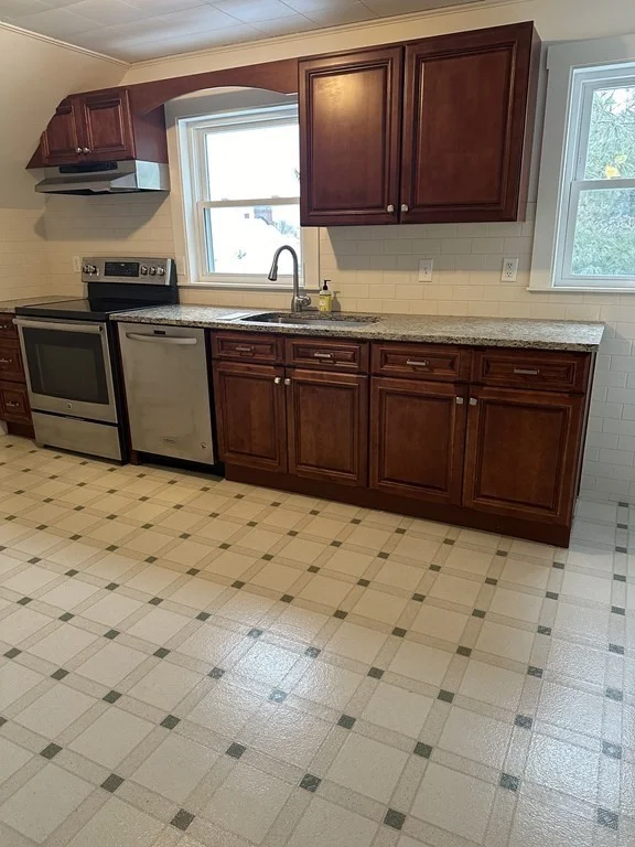 1 bed, 1 bath apartment for rent at 39 Thorndike Unit 3, Beverly