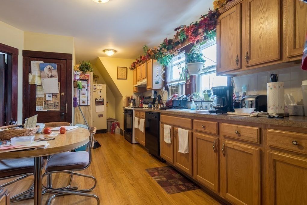 2 bed, 1 bath apartment for rent at 39 Thurston St Unit 3, Winter Hill — photo 7 of 9