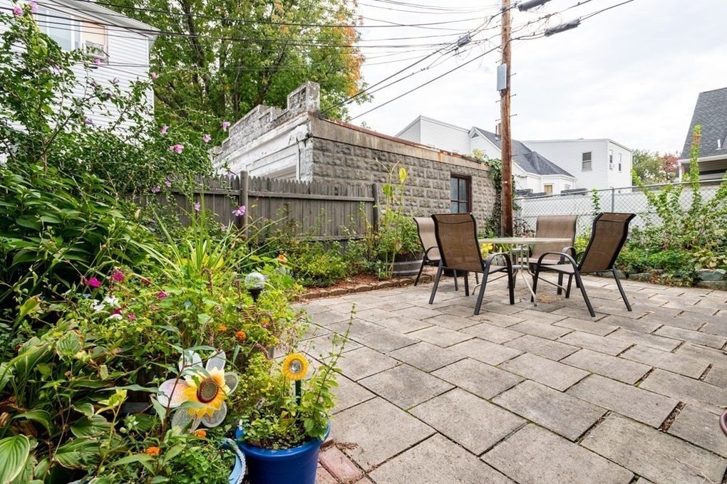 2 bed, 1 bath apartment for rent at 39 Thurston St Unit 3, Winter Hill — photo 9 of 9