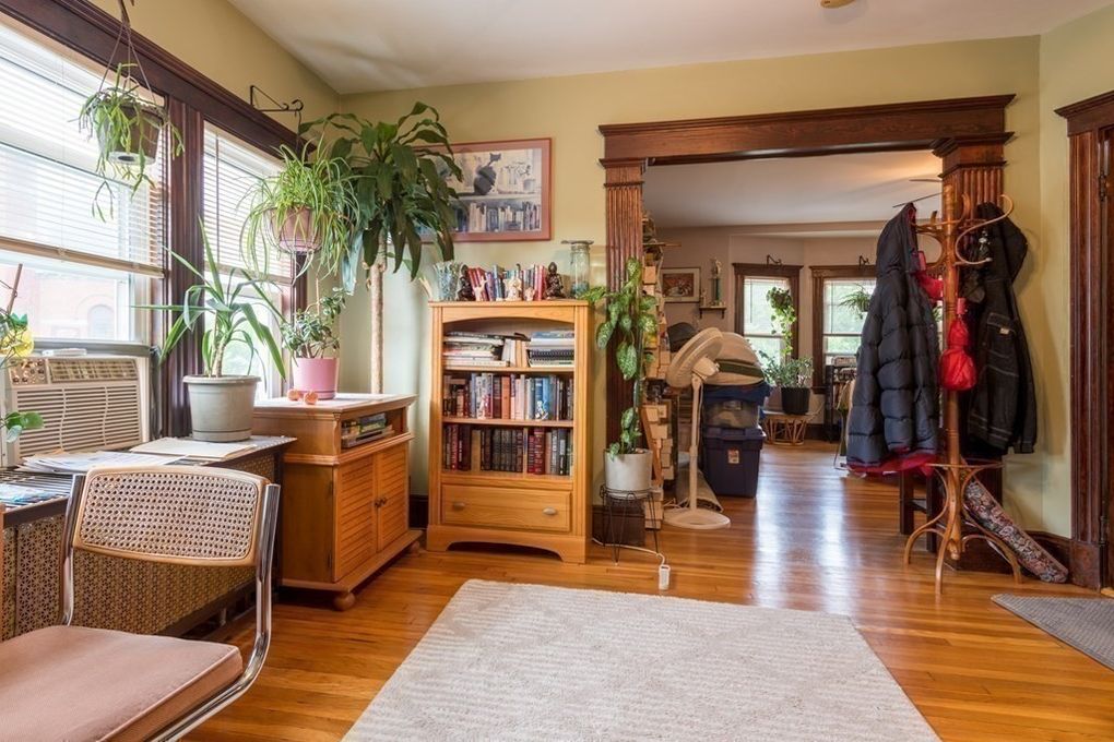 2 bed, 1 bath apartment for rent at 39 Thurston St Unit 3, Winter Hill — photo 4 of 9