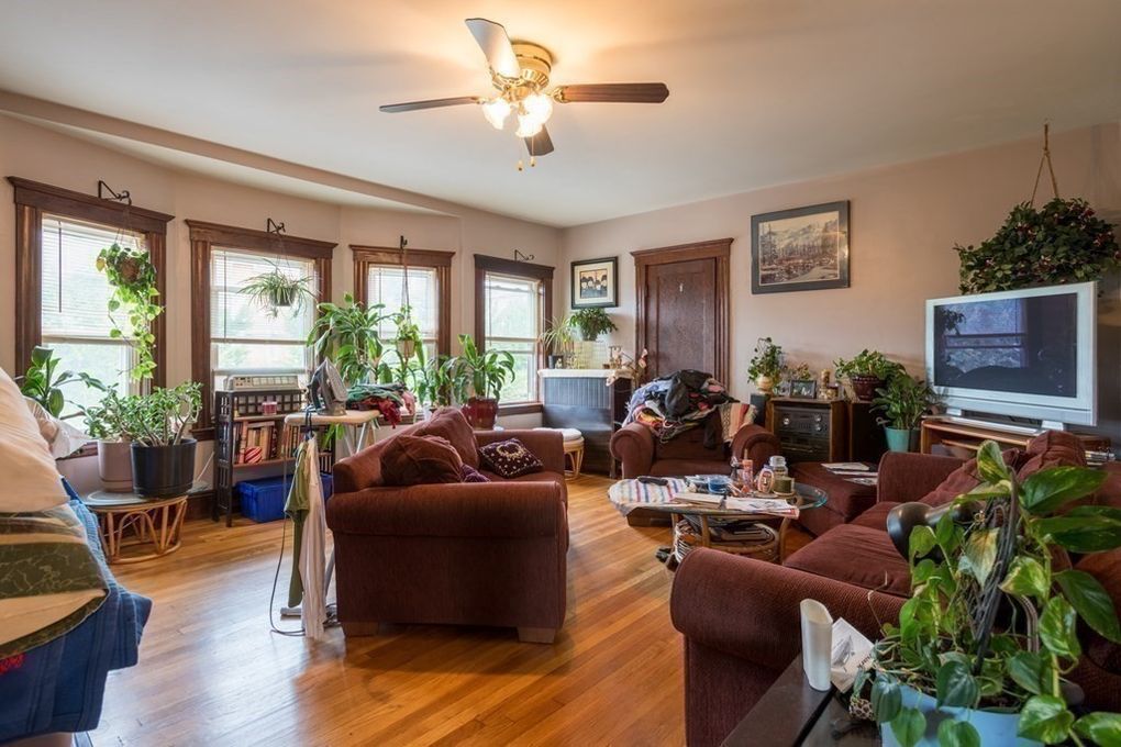 2 bed, 1 bath apartment for rent at 39 Thurston St Unit 3, Winter Hill — photo 3 of 9