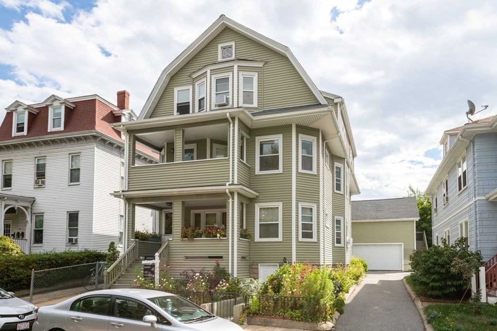 2 bed, 1 bath apartment for rent at 39 Thurston St Unit 3, Winter Hill