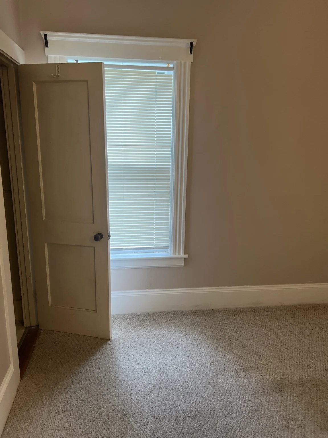 3 bed, 1 bath apartment for rent at 39 Tower St Unit 1, Worcester — photo 9 of 10