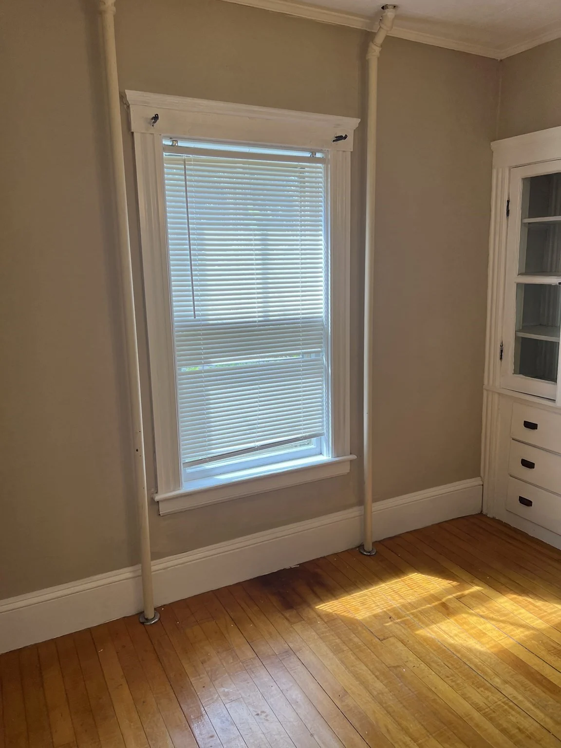 3 bed, 1 bath apartment for rent at 39 Tower St Unit 1, Worcester — photo 2 of 10