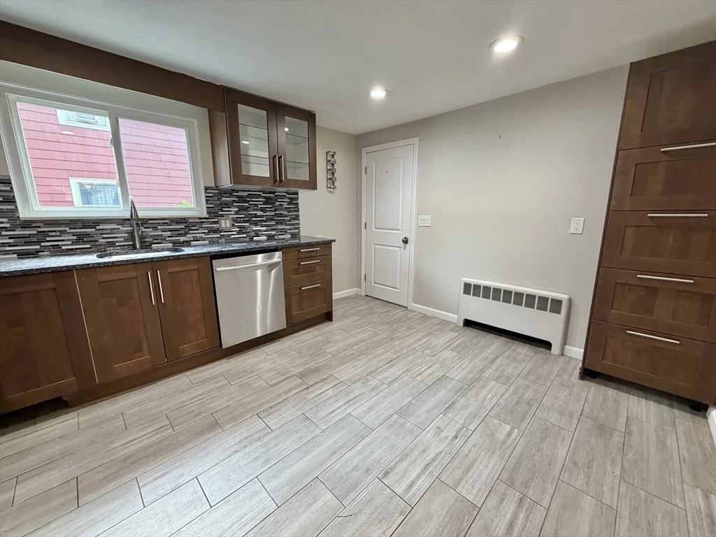 2 bed, 1 bath apartment for rent at 39 Townly Rd Watertown Unit 1, Watertown — photo 8 of 24