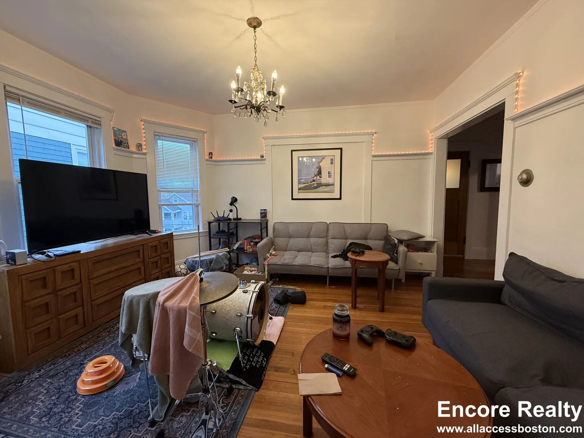 3 bed, 1 bath apartment for rent at 39 Turner St Unit 03, Oak Square — photo 1 of 18
