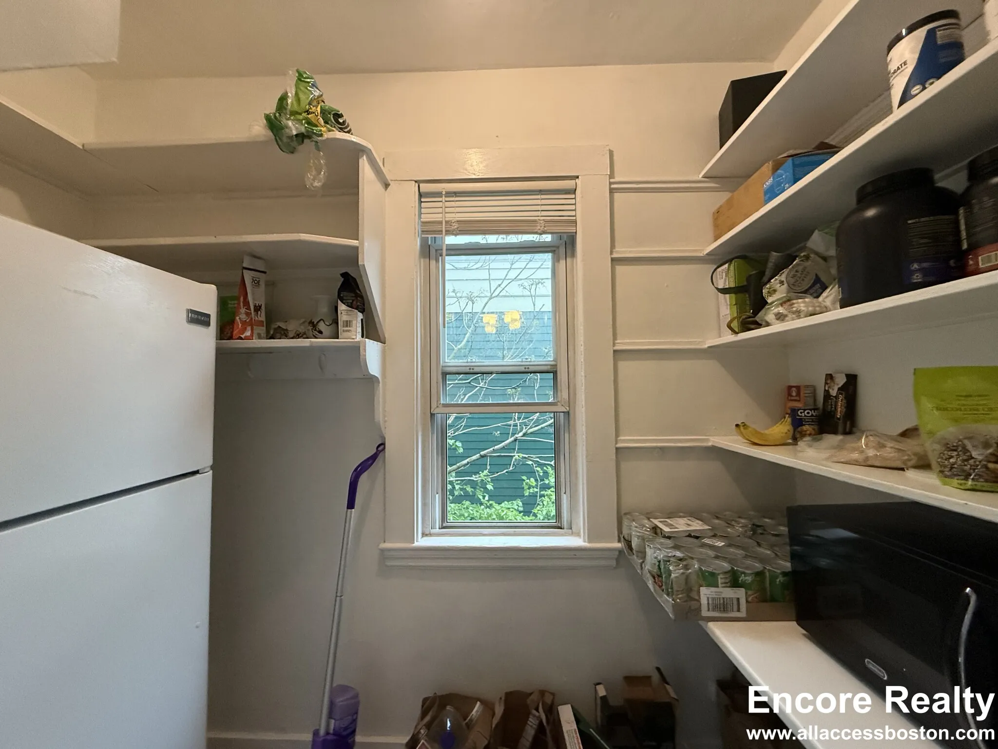 3 bed, 1 bath apartment for rent at 39 Turner St Unit 03, Oak Square — photo 5 of 18