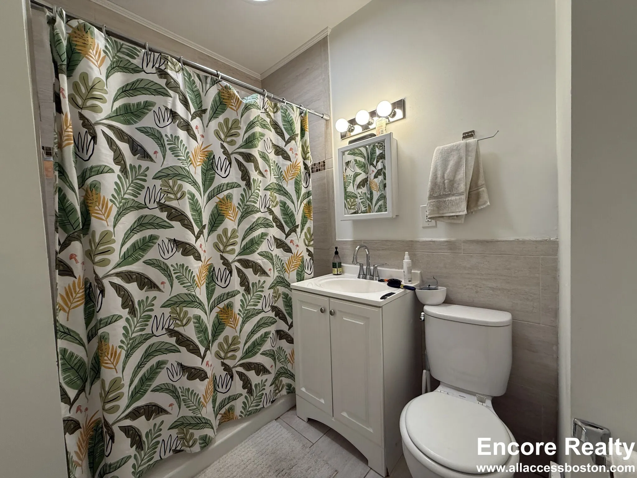 3 bed, 1 bath apartment for rent at 39 Turner St Unit 03, Oak Square — photo 6 of 18