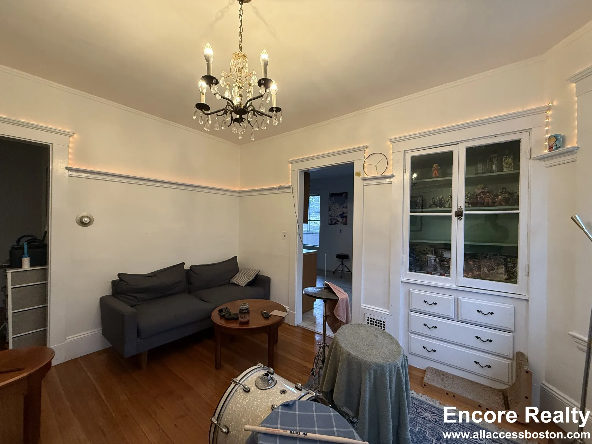 3 bed, 1 bath apartment for rent at 39 Turner St Unit 03, Oak Square — photo 2 of 18