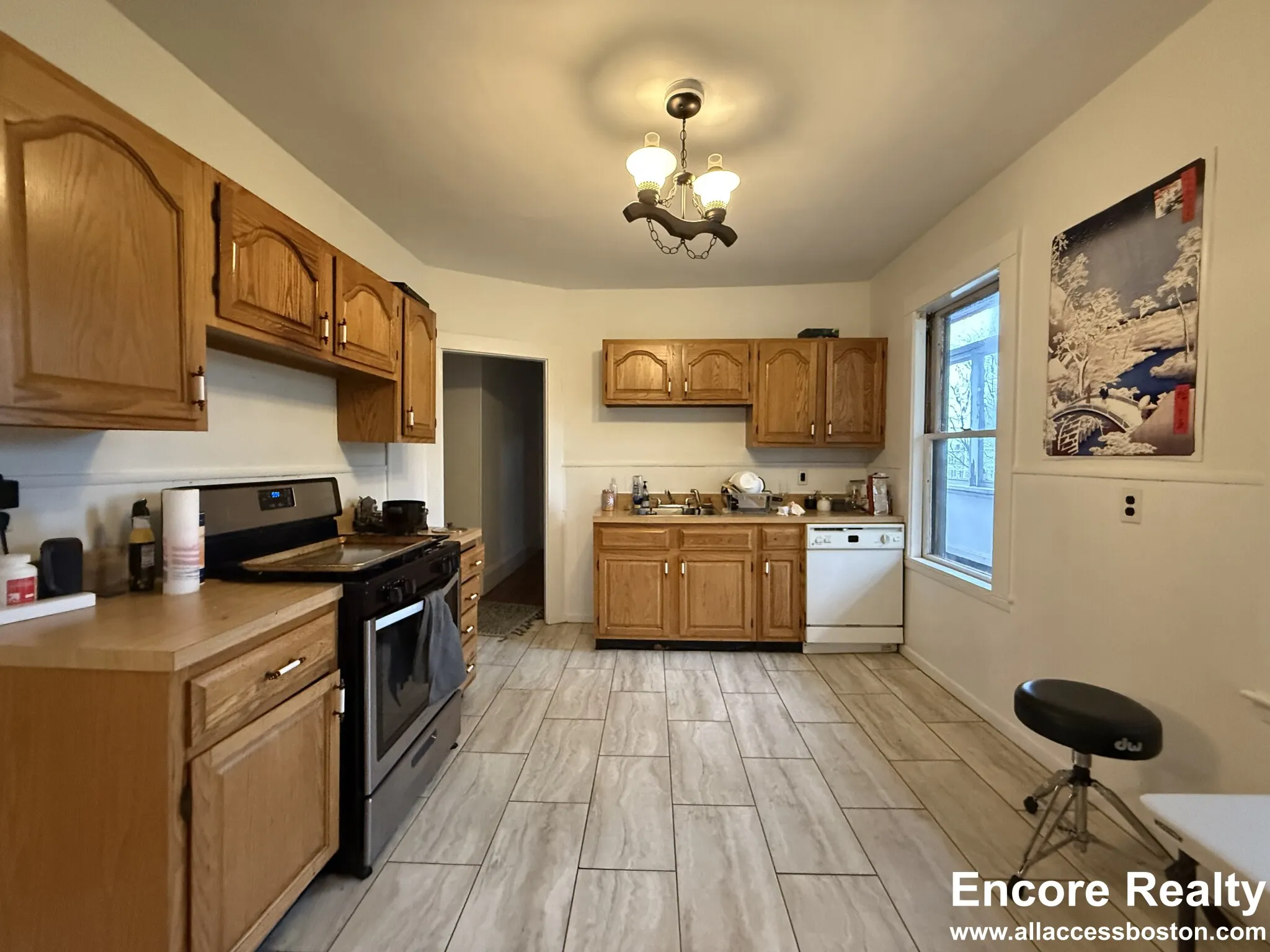 3 bed, 1 bath apartment for rent at 39 Turner St Unit 03, Oak Square — photo 4 of 18