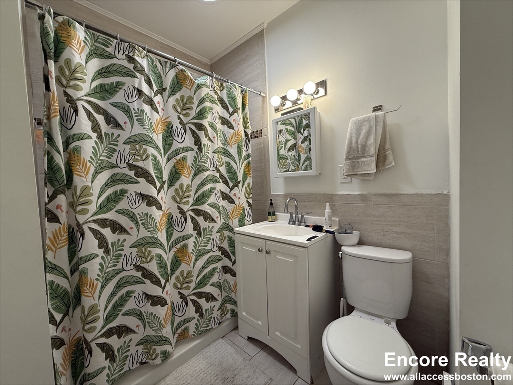 3 bed, 1 bath apartment for rent at 39 Turner St Unit 3, Oak Square — photo 7 of 18