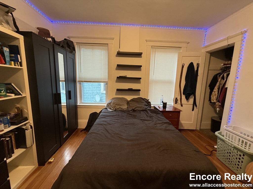 3 bed, 1 bath apartment for rent at 39 Turner St Unit 3, Oak Square — photo 11 of 18