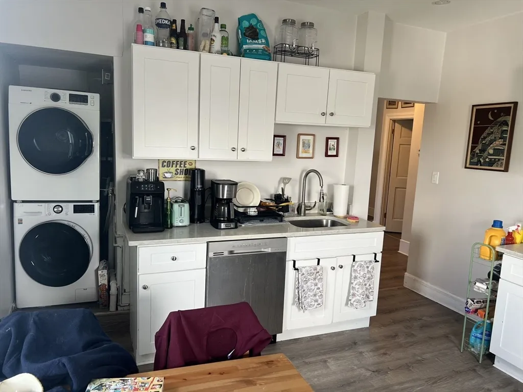3 bed, 1 bath apartment for rent at 39 Union St Unit 3, Brighton — photo 4 of 13