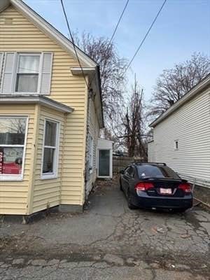 3 bed, 1 bath apartment for rent at 39 W L St, Lowell — photo 2 of 13